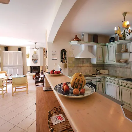 Three-bedroom Holiday In Giens * Hyères