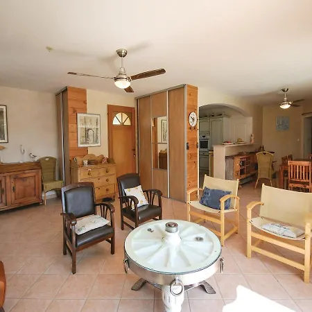 Casa vacanze Three-bedroom Holiday In Giens Hyères