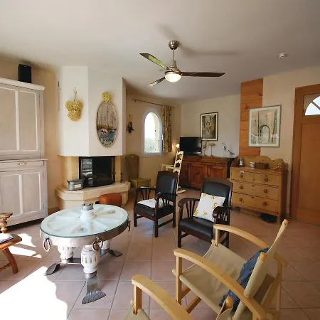 Three-bedroom Holiday In Giens Casa vacanze Hyères