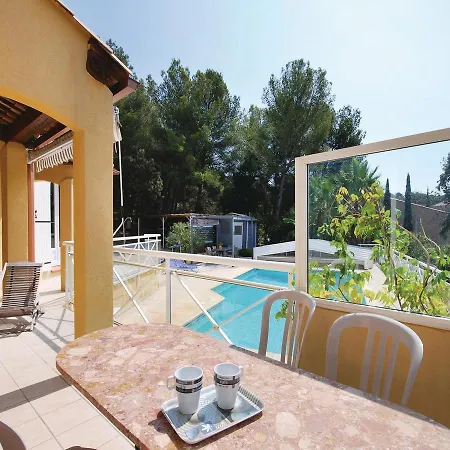 Three-bedroom Holiday In Giens