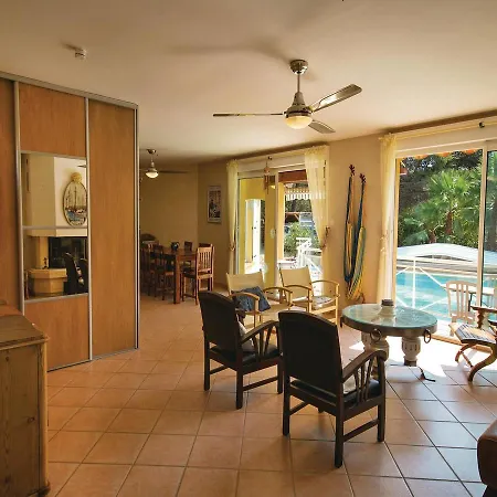 Three-bedroom Holiday In Giens Hyères