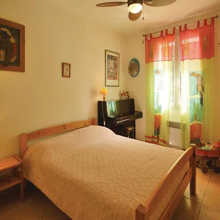 Casa de Férias Three-bedroom Holiday In Giens Hyères