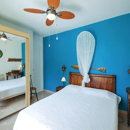 Three-bedroom Holiday In Giens Hyères