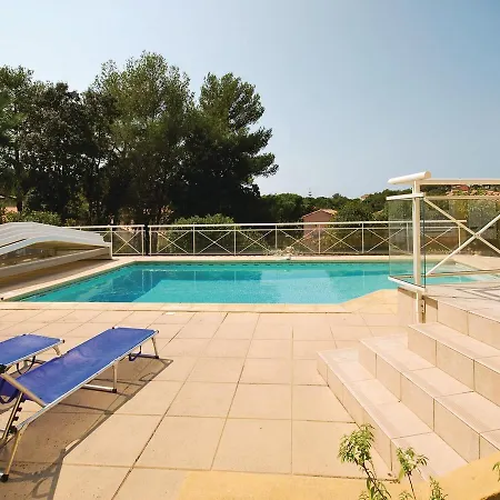 Three-bedroom Holiday In Giens Casa de Férias Hyères